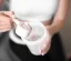 Príprava UKKO Vegan Protein Powder s kakaovou latte chuťou v šejkri